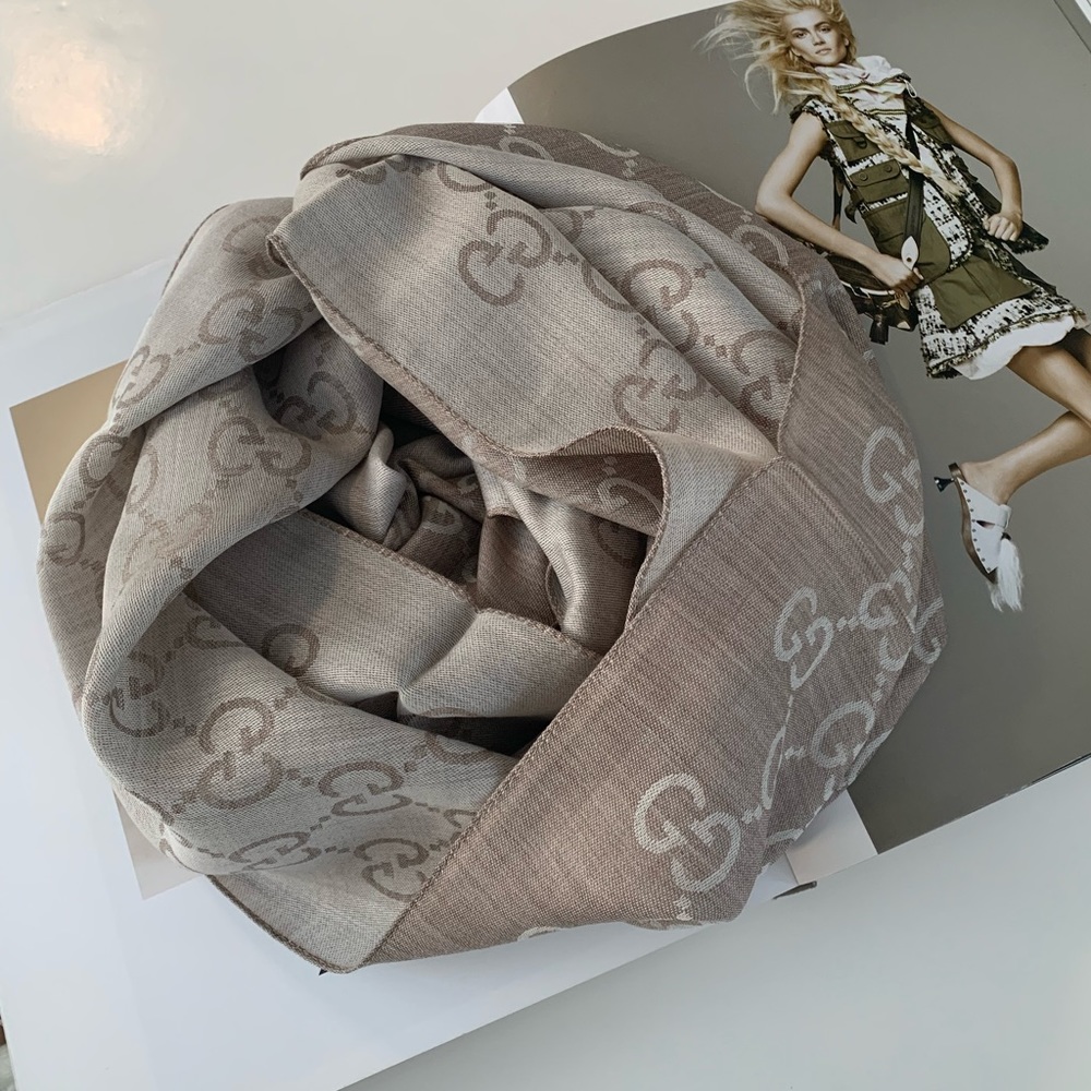 🔥🔥🔥 Gucci GG Wool/Silk Reversible Scarf Beige NEW AUTHENTIC 🔥🔥🔥